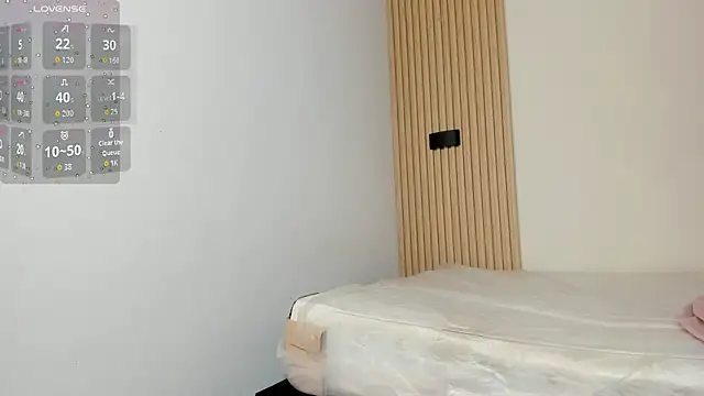 IslaScott online show from April 13, 8:25 pm