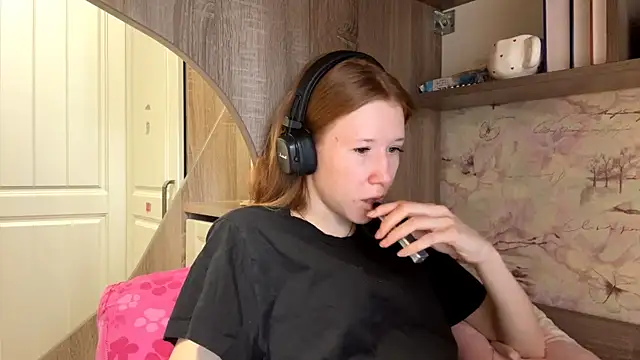 KiraNice1 online show from April 6, 8:37 am