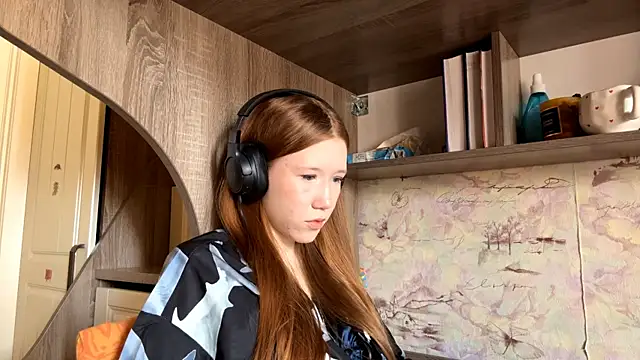 KiraNice1 online show from April 15, 5:14 am