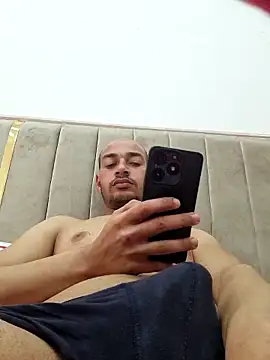 QueueedActivist online show from March 29, 5:24 pm