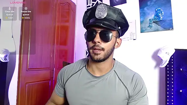 romanpearce  online show from May 29, 8:07 pm