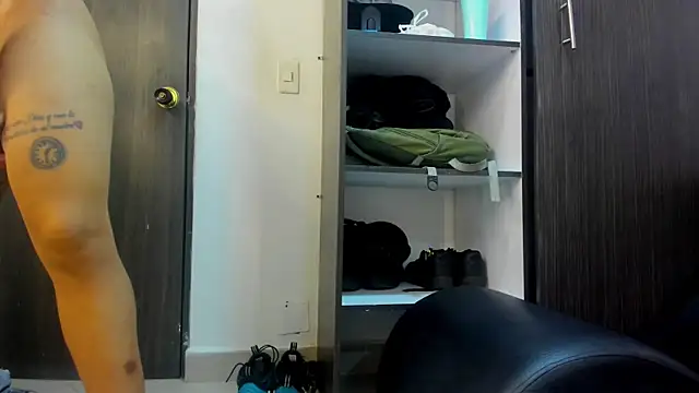 Snapshot of Benjamin_lich chatting on June 29, 12:27 pm Benjamin lich online show from June 29, 12:27 pm
