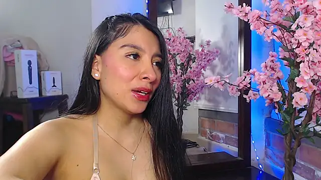 mila gomez  online show from April 19, 12:11 am