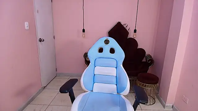 Soffi x x  online show from April 17, 8:45 pm