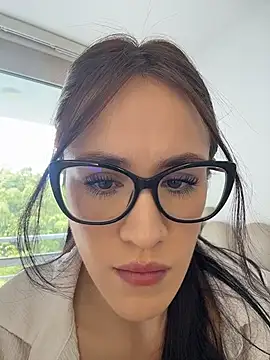 SerenaFox  online show from April 4, 7:33 pm