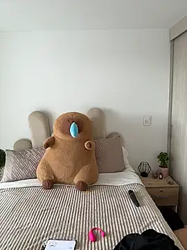 SerenaFox  online show from April 13, 8:14 pm