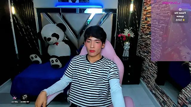 IsaacNovaa online show from March 26, 1:06 pm