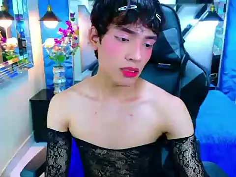 IsaacNovaa online show from April 6, 5:03 pm