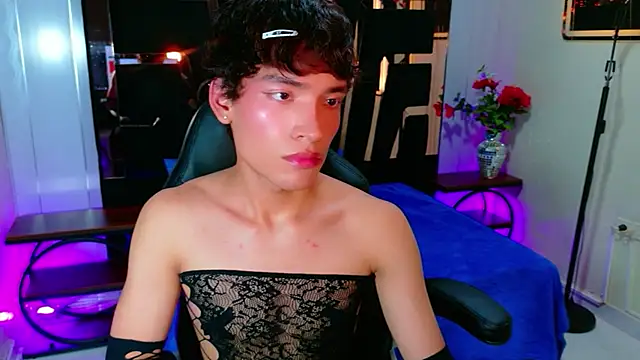 IsaacNovaa online show from April 7, 6:52 pm