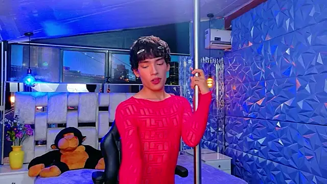 IsaacNovaa online show from April 15, 9:05 am