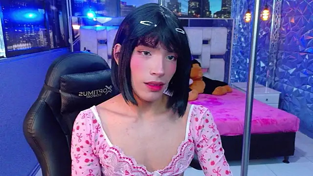 Snapshot of IsaacNovaa chatting on June 10, 8:19 pm IsaacNovaa online show from June 10, 8:19 pm