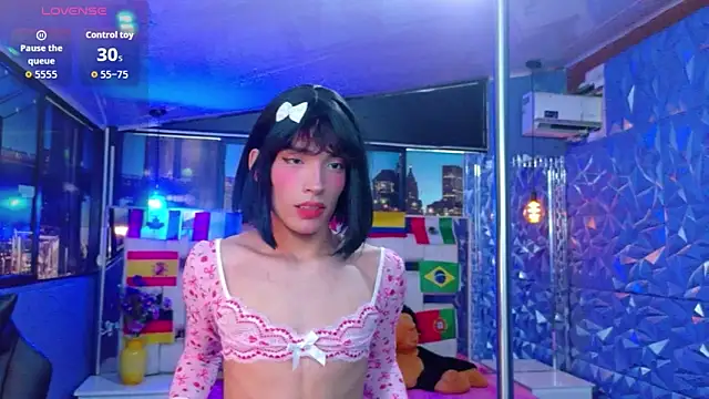 Snapshot of IsaacNovaa chatting on June 12, 8:19 pm IsaacNovaa online show from June 12, 8:19 pm
