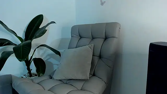 DakotaStills  online show from April 11, 10:41 am