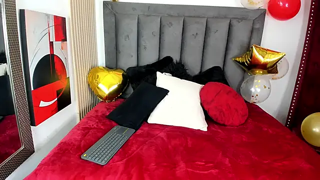 Snapshot of MiaGinger_ chatting on June 5, 8:36 pm MiaGinger online show from June 5, 8:36 pm