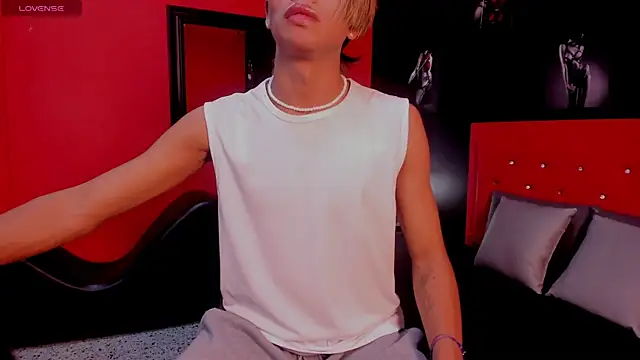 Henrikvermillion online show from April 9, 3:17 am