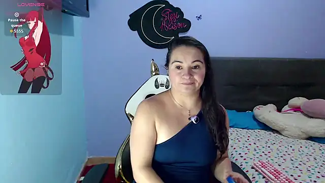 kyra sol online show from April 1, 1:50 am