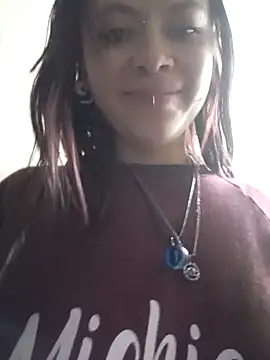 AuroraaMoonn online show from April 2, 4:32 am