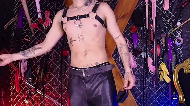 Chuky BDSM  online show from April 7, 7:14 pm