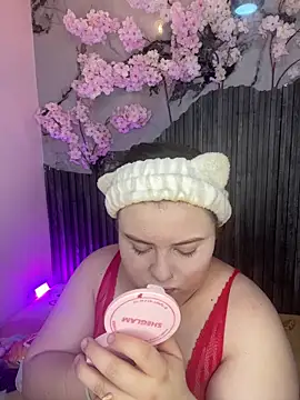 kitty  pinnk online show from April 18, 7:40 pm