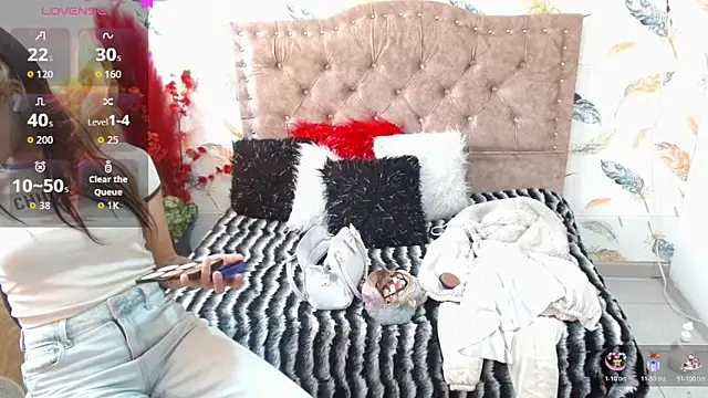 Luna-Foxx online show from April 11, 7:51 pm