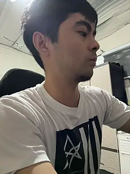 Snapshot of KevinZache chatting on May 31, 12:34 pm KevinZache online show from May 31, 12:34 pm