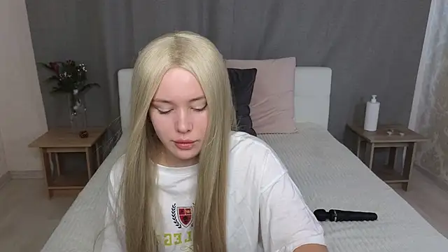 Snapshot of MelissaAvis chatting on July 12, 5:31 am MelissaAvis online show from July 12, 5:31 am