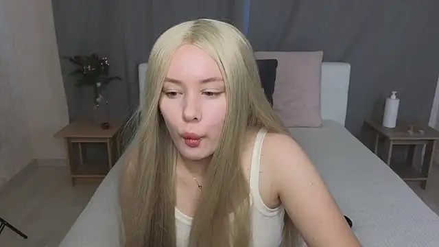 Snapshot of MelissaAvis chatting on July 13, 4:59 am MelissaAvis online show from July 13, 4:59 am