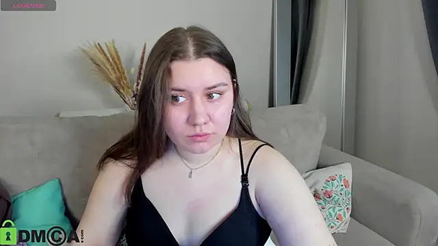 Maya Raay online show from April 4, 1:15 am