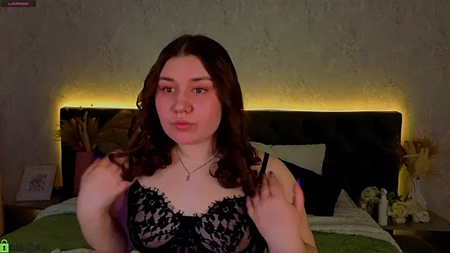 Maya Raay online show from April 11, 1:10 am