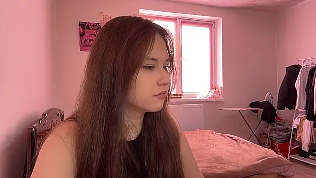 NyelleSpir online show from April 4, 1:30 pm