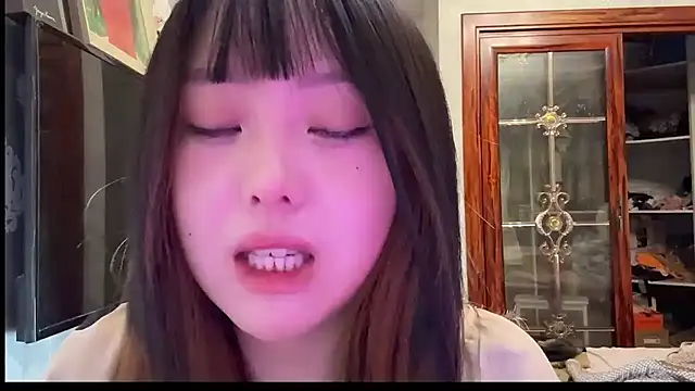 thelittlexx online show from April 16, 12:39 pm