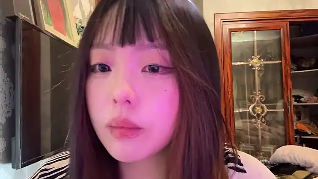 thelittlexx online show from April 17, 7:44 am