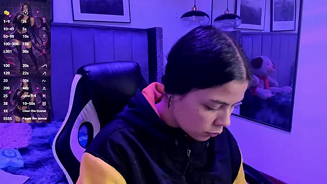 Kikii 1 online show from April 28, 3:44 am