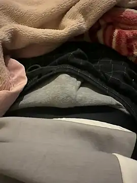 shyyyyy0 online show from April 15, 1:23 am