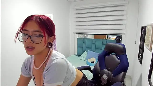 Sara Red X online show from April 8, 3:17 am