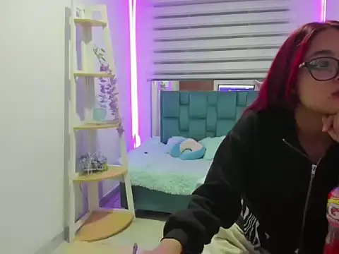 Sara Red X online show from April 12, 3:55 am