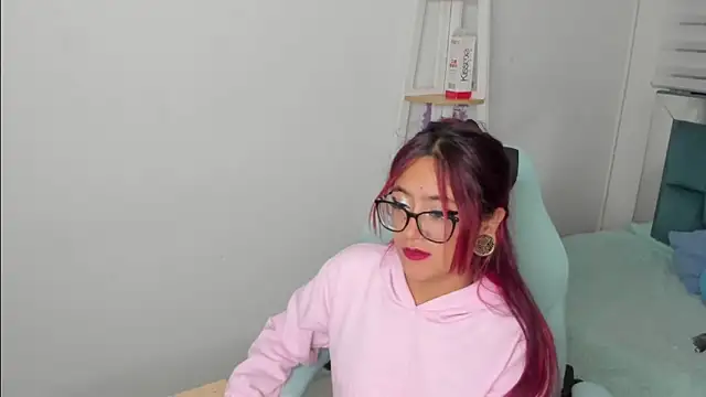 Sara Red X online show from May 31, 3:26 am