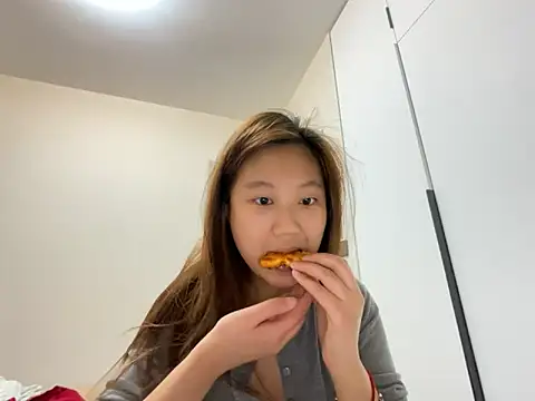 tutu512 online show from April 10, 10:09 am