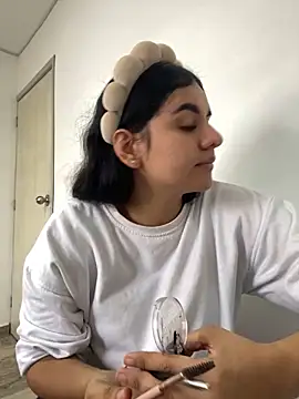 Gabyfosterr   online show from April 18, 4:00 pm