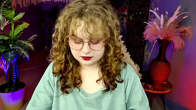 SaraSweetness online show from April 14, 9:26 am