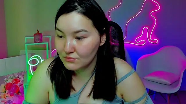 CamilaMartiez online show from March 28, 1:00 pm