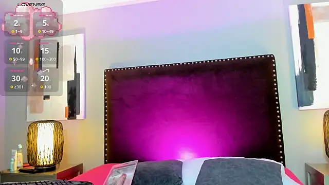 Luna roose1 online show from April 8, 1:33 pm