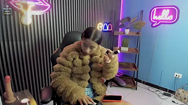 Luna roose1 online show from April 14, 12:44 pm