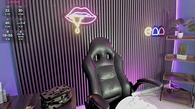 Luna roose1 online show from April 15, 1:18 pm