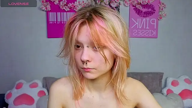 PerryKitty online show from April 15, 7:58 pm