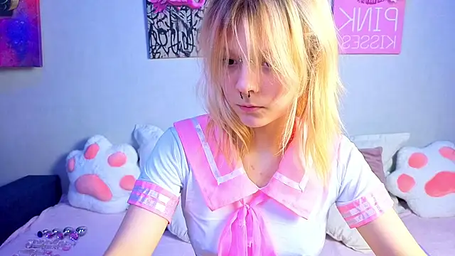 Snapshot of PerryKitty chatting on June 11, 3:21 pm PerryKitty online show from June 11, 3:21 pm
