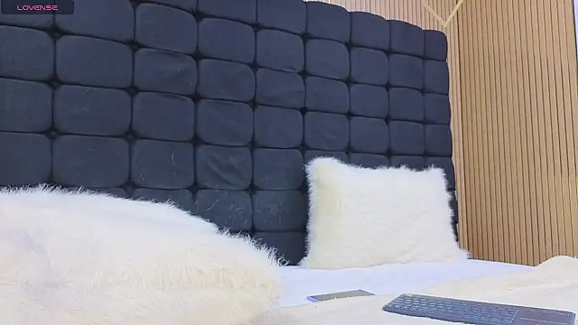 messy-saray online show from April 12, 7:57 am