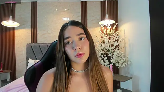 Snapshot of Anissa_m_ chatting on April 9, 6:35 pm Anissa m online show from April 9, 6:35 pm
