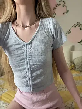 AvaTayloor online show from April 11, 1:48 pm