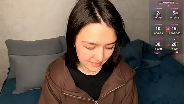 lilysolar online show from April 4, 6:27 pm